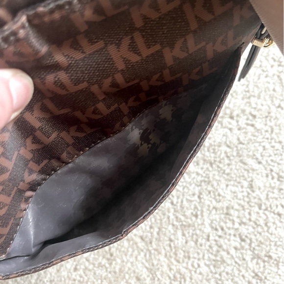 🤎✨ Karl Lagerfeld Paris Monogram Crossbody Bag ✨🤎 *cross-listed* - Picture 4 of 9